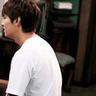 别再用小拇指当手机支架了